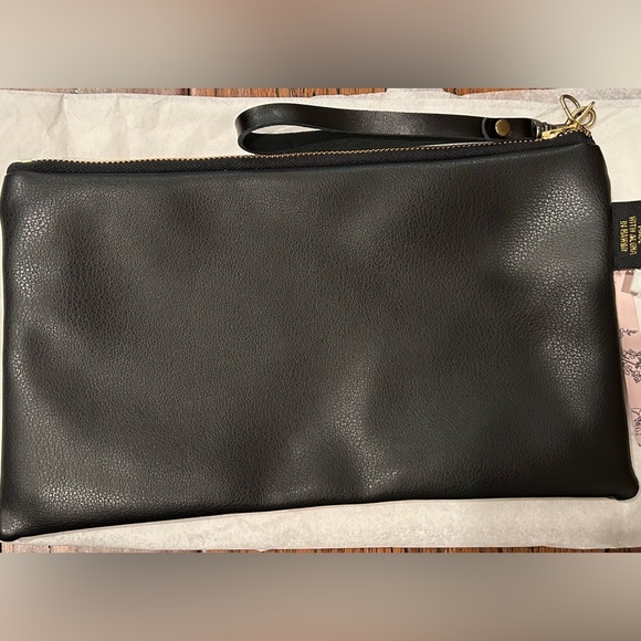 Brand new! Large clutch with leather strap in Berry - Picture 2 of 3